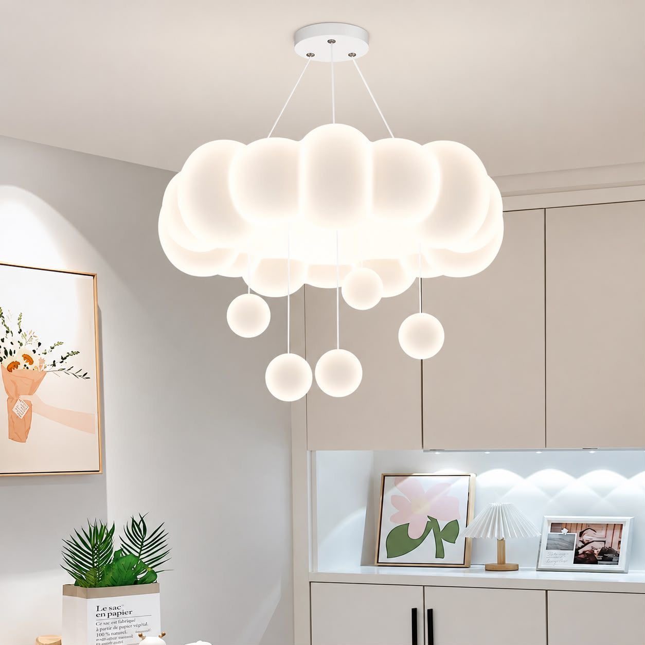 Pendant light shaped like a rounded bubble cluster